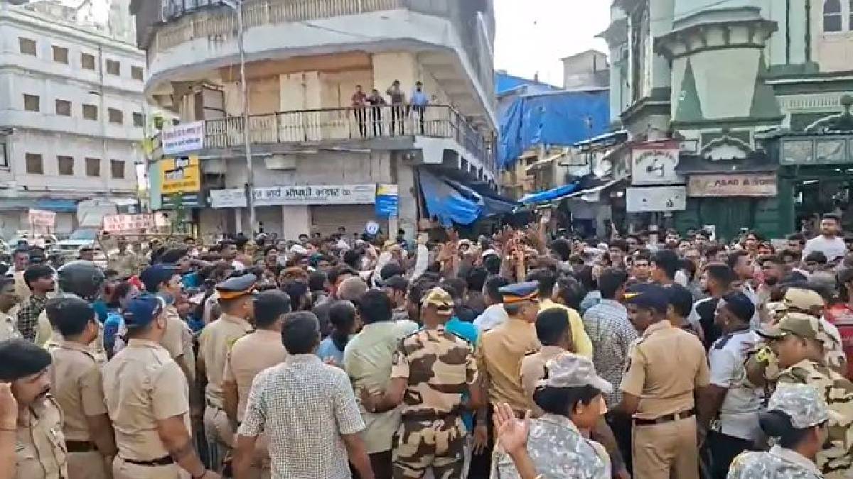 Police investigating child assault case in Mumbai | Photo Credit: https://x.com/The_LieLamaa