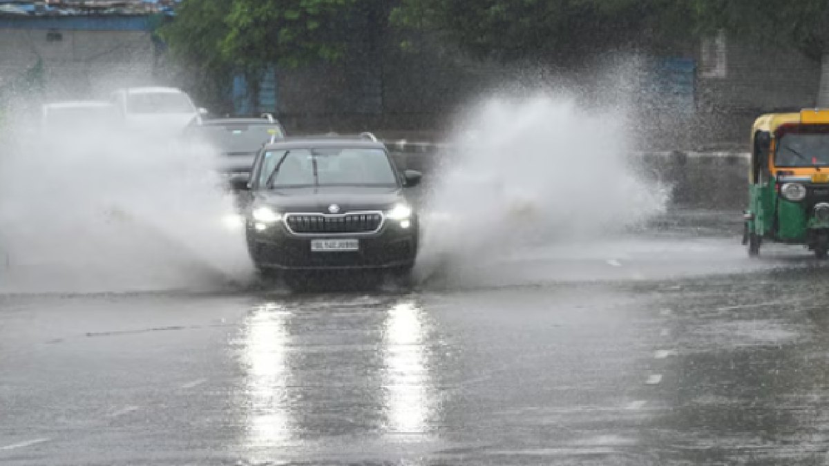 Heavy rain over Mumbai city roads | Photo Credit: https://x.com/Lalluram_Eng