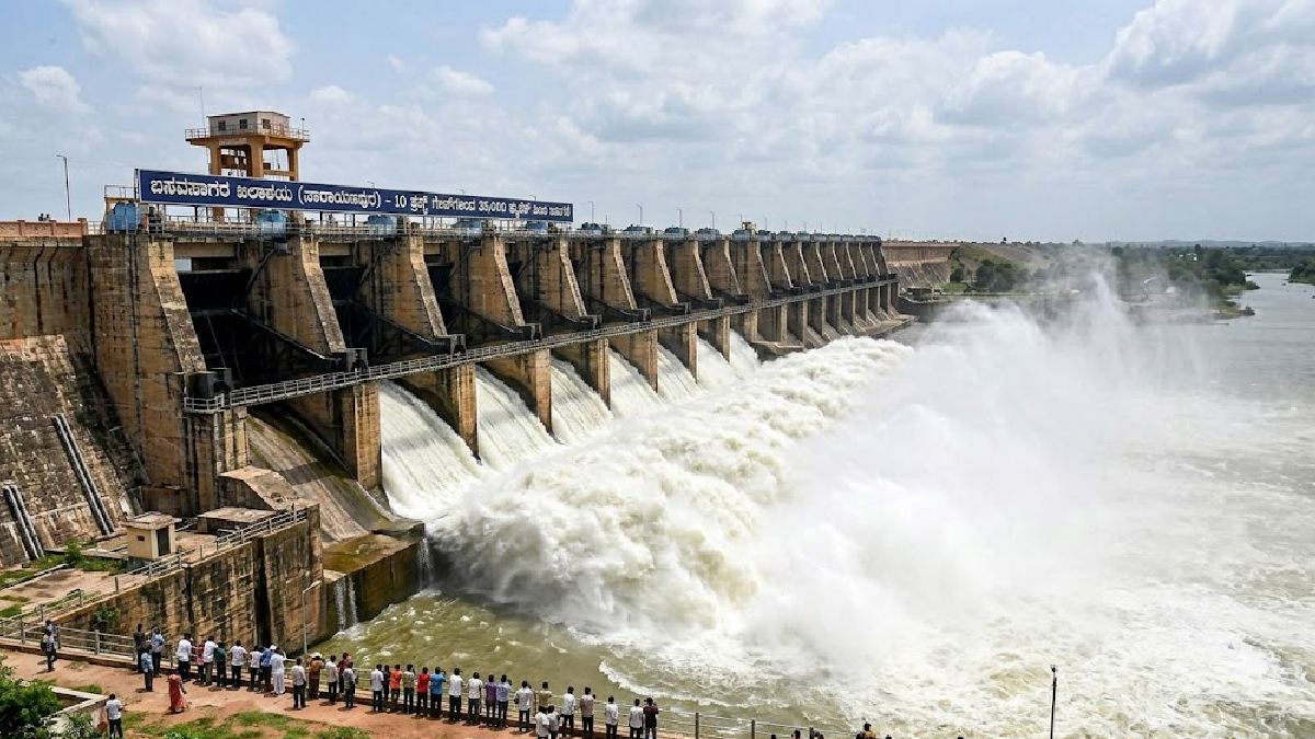 ಬಸವಸಾಗರ ಜಲಾಶಯ ತುಂಬಿ ಹರಿಯಲು ಆರಂಭ - 10 ಕ್ರಸ್ಟ್‌ಗೇಟ್‌ಗಳಿಂದ 35 ಸಾವಿರ ಕ್ಯುಸೆಕ್ ನೀರು ಬಿಡುಗಡೆ!!