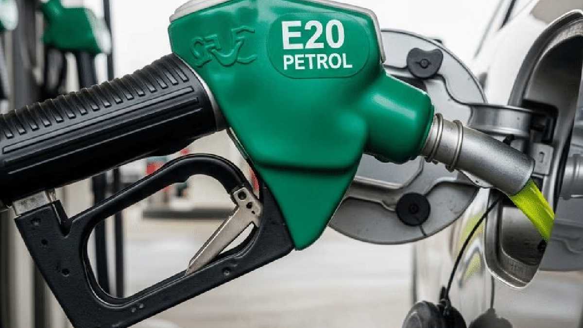 E20 petrol nozzle at an Indian fuel station promoting ethanol-blended fuel | Photo Credit: https://x.com