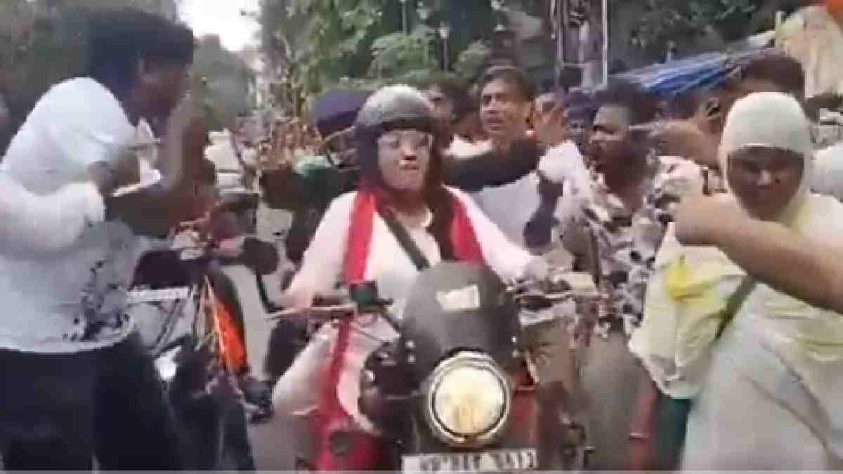 TMC IT Cell Head Roughed Up by Crowd in Bhawanipore | Photo Credit: https://x.com/MahuaMoitra