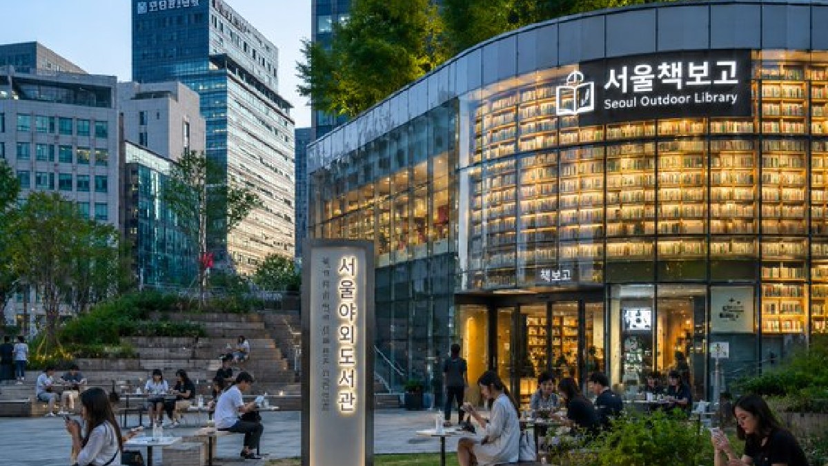 Open-Air Reading Rooms: How Public Spaces Are Bringing Back the Joy of Reading