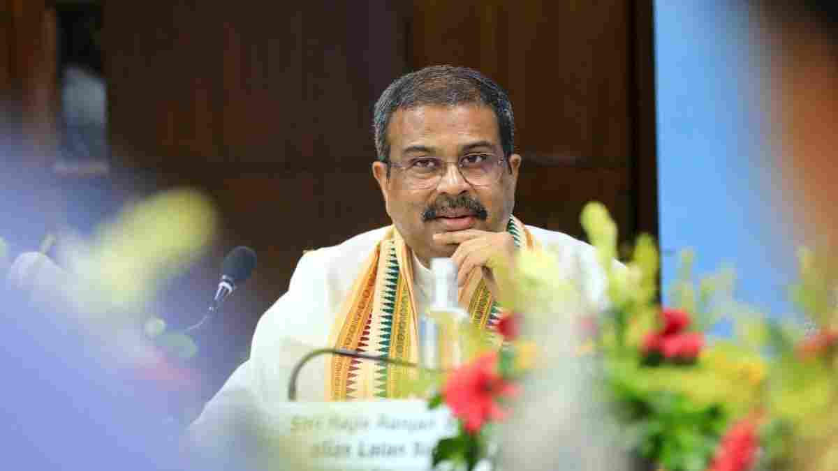 ಸಂಸತ್ತಿನಲ್ಲಿ ಮುಖಾಮುಖಿ - ರಾಜೀನಾಮೆ ನೀಡಿದ ಪ್ರಧಾನ್‌ಗೆ ಎನ್‌ಡಿಎ ಬೆಂಬಲ, ಅಮಿತ್ ಶಾ ಕ್ಷಮೆಯಾಚನೆಗೆ ವಿಪಕ್ಷಗಳ ಪಟ್ಟು!!
