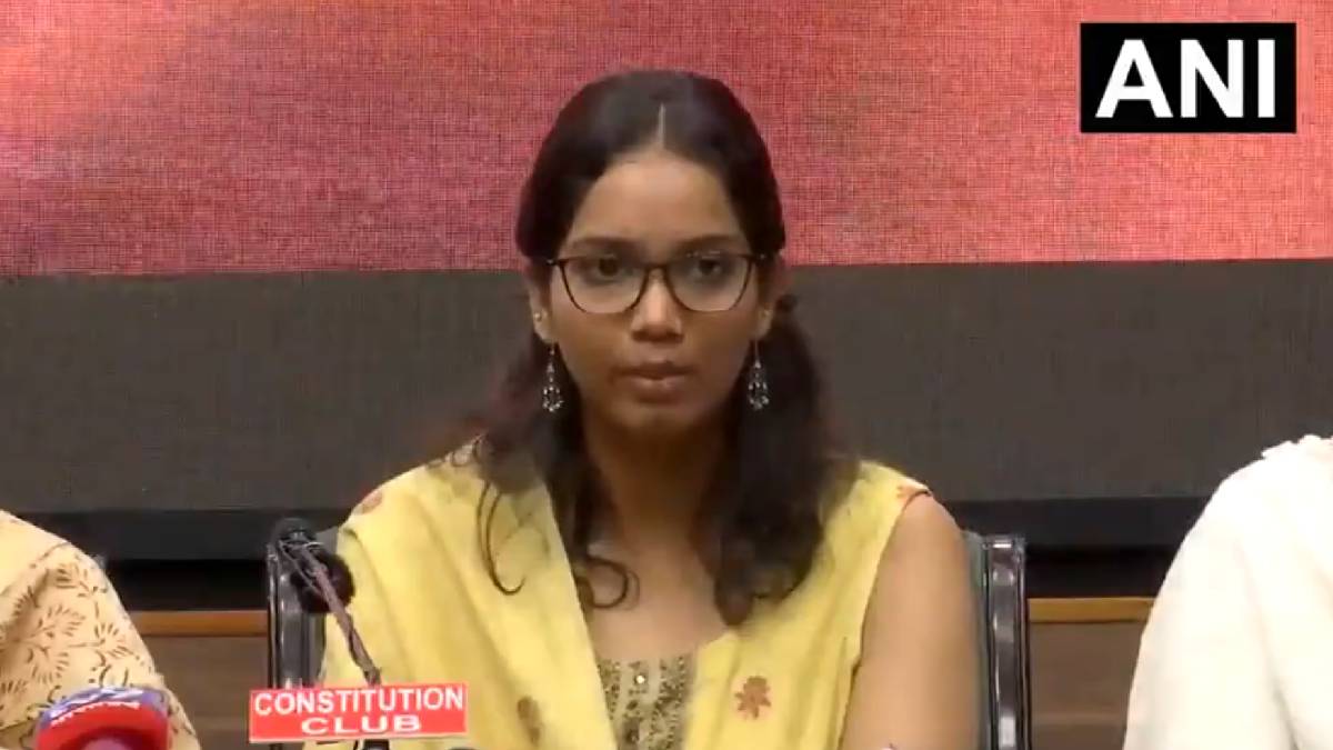Delhi Police SI’s Daughter Alleges Mob Attack at Jantar Mantar | Photo Credit: https://x.com/ANI