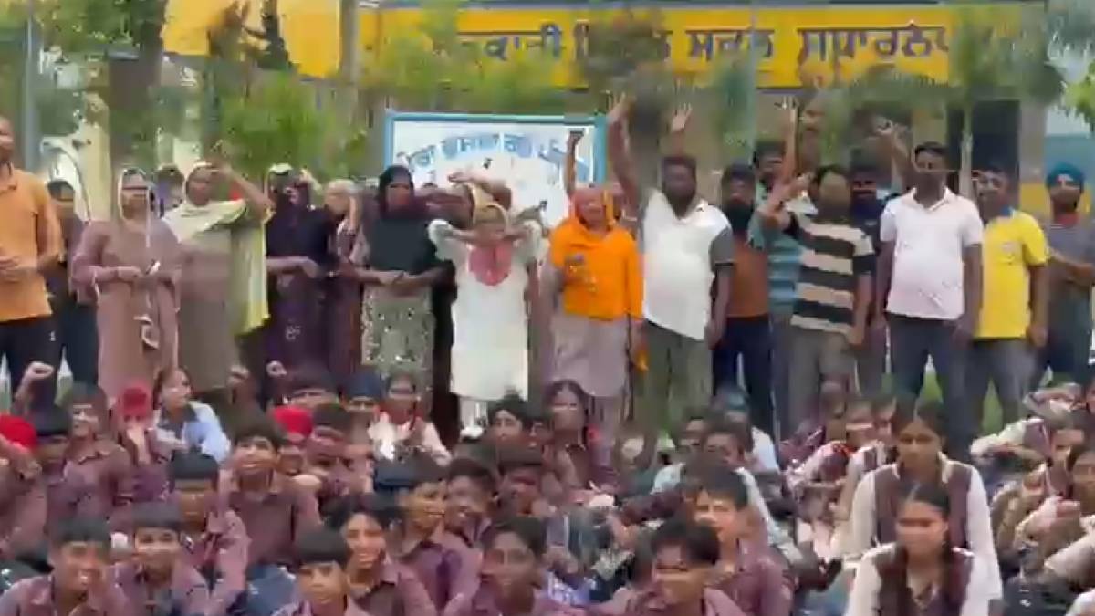 Students Stage Protest Over Lack of Teachers at Government Middle School in Patiala District