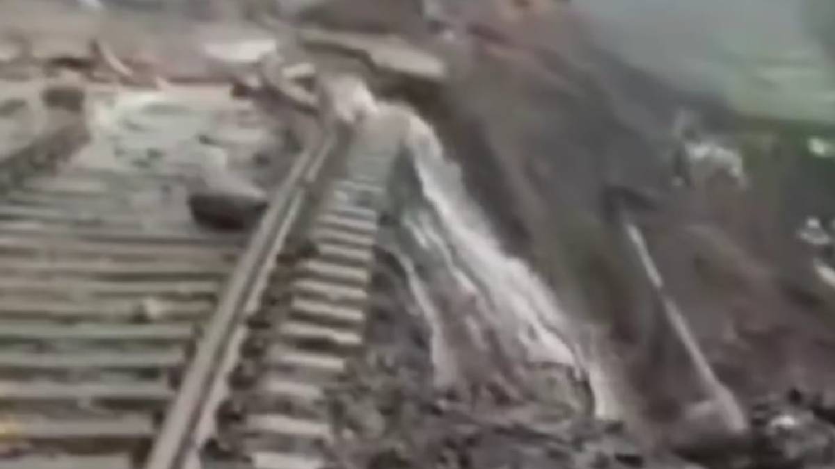 96-Year-Old Deccan Queen Halted After Heavy Rains Damage Mumbai–Pune Railway Track