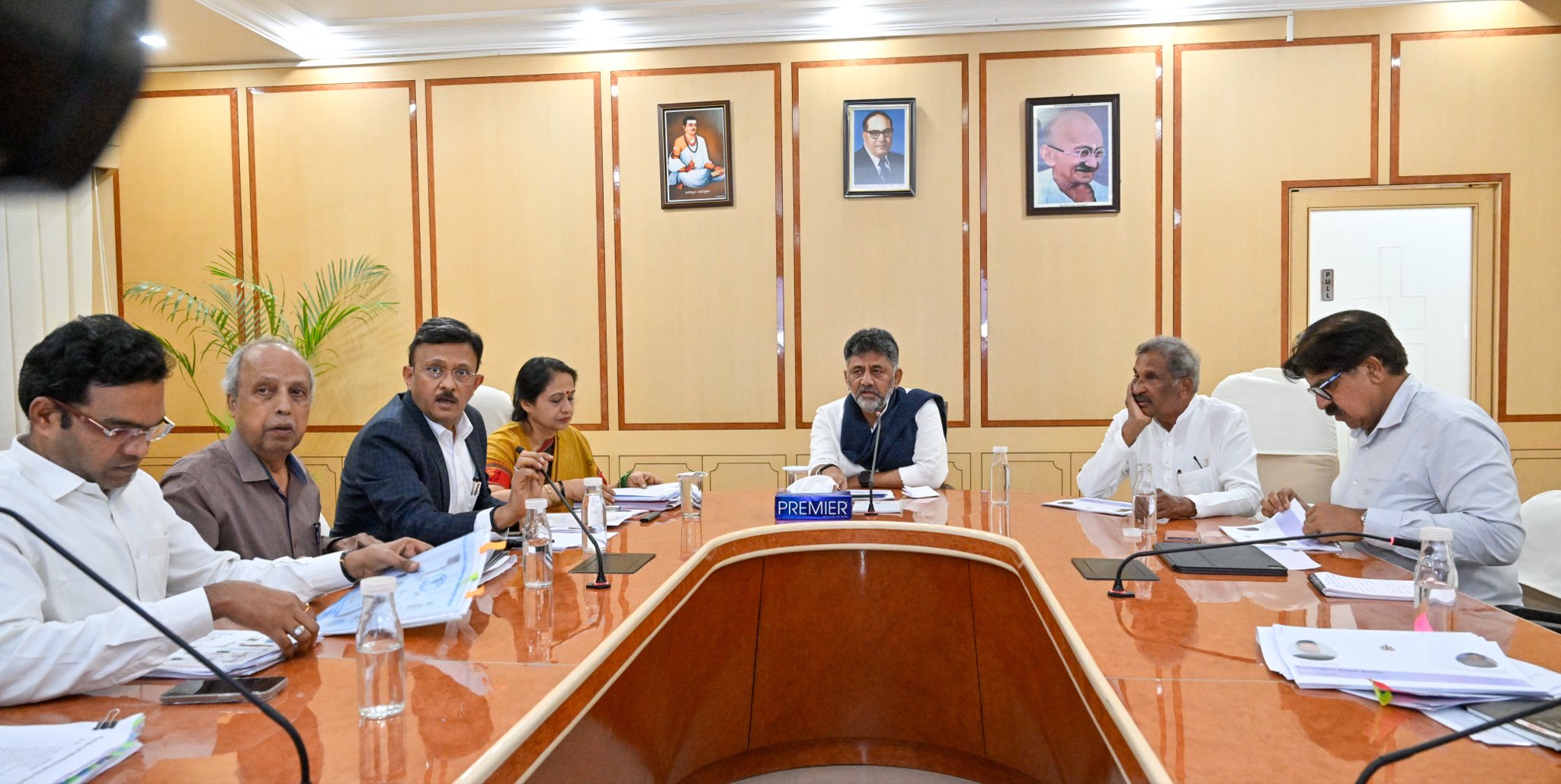 ರಾಹುಲ್ ಗಾಂಧಿ ಕರೆದಾಗ ದೆಹಲಿಗೆ ಹೋಗುವೆ - ಹೈಕಮಾಂಡ್ ಭೇಟಿ ಹಾಗೂ ಸಂಪುಟ ಕಸರತ್ತಿನ ಬಗ್ಗೆ ಸಿಎಂ ಸ್ಪಷ್ಟನೆ!!