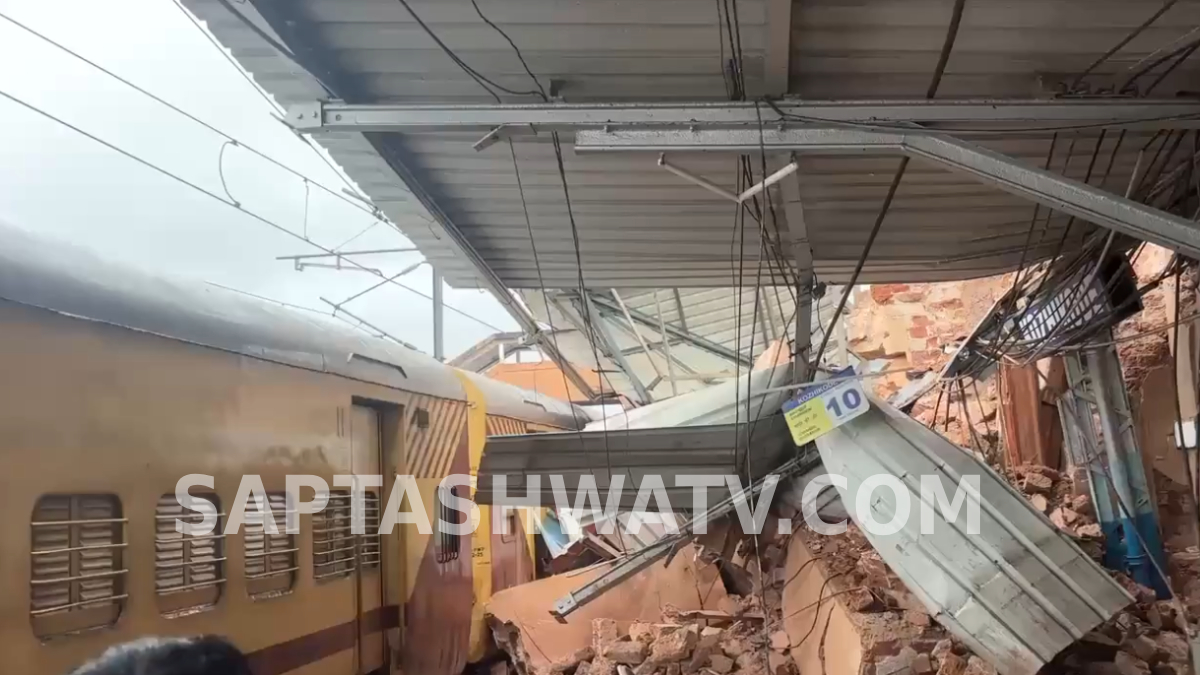 ಕೋಝಿಕ್ಕೋಡ್ ರೈಲು ನಿಲ್ದಾಣದಲ್ಲಿ ಭಾರಿ ಶಬ್ದದೊಂದಿಗೆ ಕುಸಿದ ಶತಮಾನದ ಹಳೆಯ ಗಡಿಯಾರ ಗೋಪುರ!!