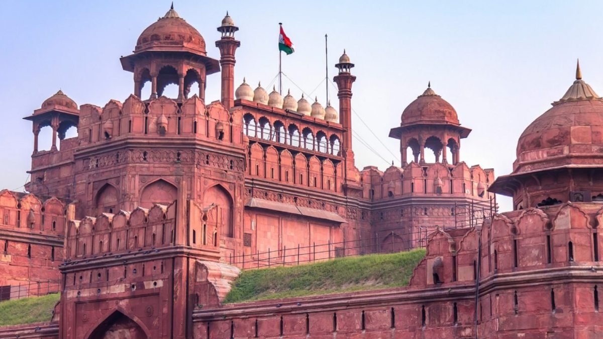 Delhi Red Fort Bomb Threat Sparks Massive Security Operation | Photo Credit: https://x.com/zingabad