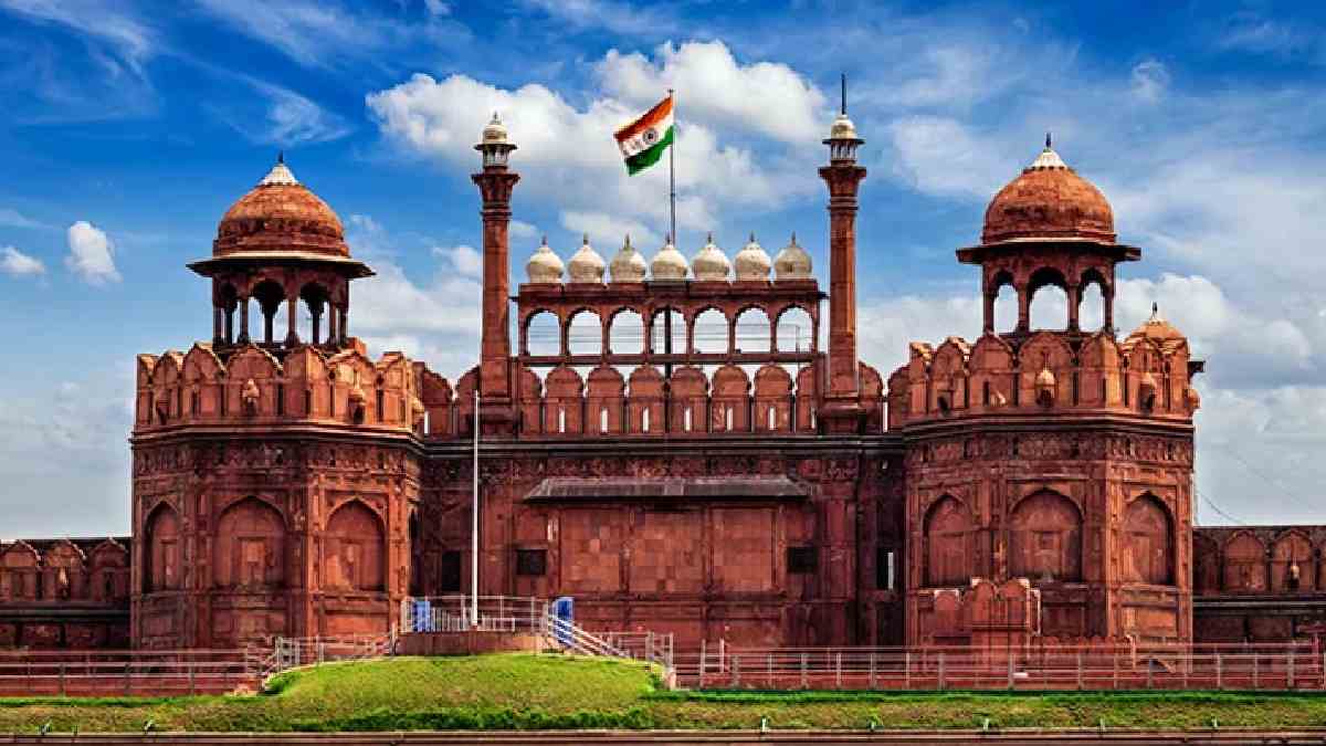 Bomb Threat to Delhi's Red Fort Triggers Massive Security Check; Police Say Nothing Suspicious Found