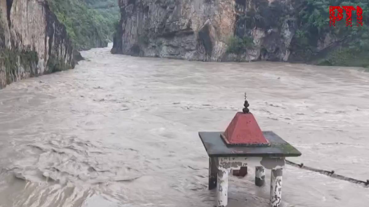 Alaknanda River Swells in Rudraprayag, Rising Waters Reach Koteshwar Mahadev Cave