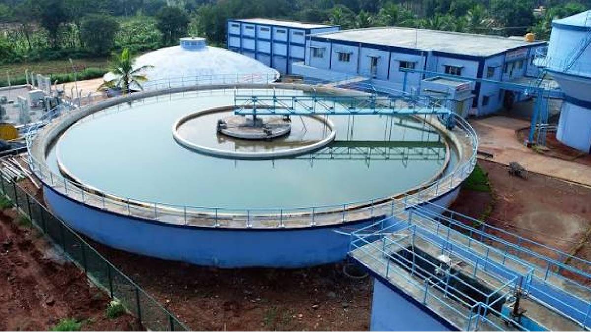 Modern sewage treatment plant with circular clarifier tanks | Photo Credit: https://www.facebook.com