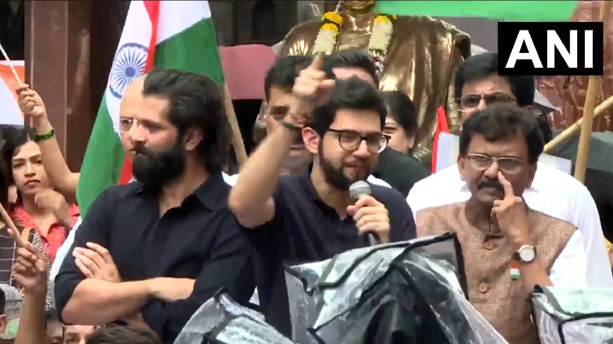 Shiv Sena (UBT) and MNS Leaders Join Hands for Tiranga Rally Supporting NEET Protesters