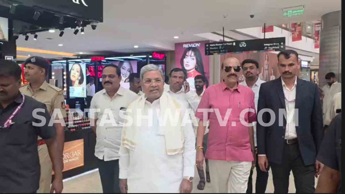 Former CM Siddaramaiah Goes Shopping in Bengaluru, Greets Fans at Malleswaram Mall