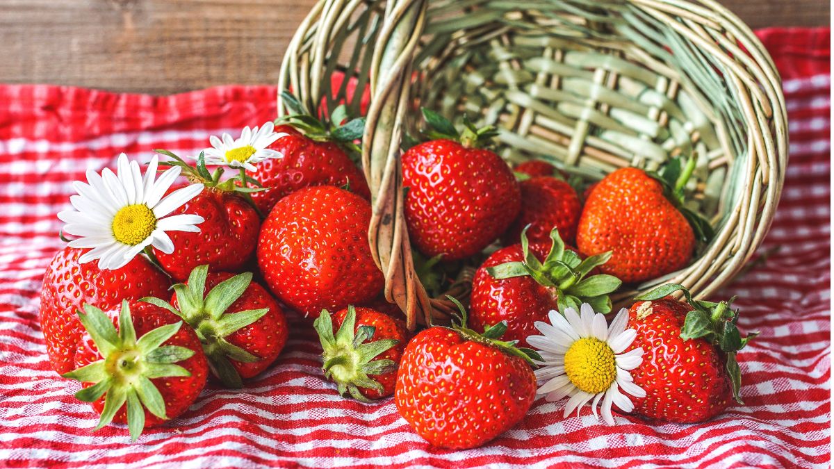 Strawberry for Skin Whitening and Pore Tightening | Photo Credit: https://www.canva.com/