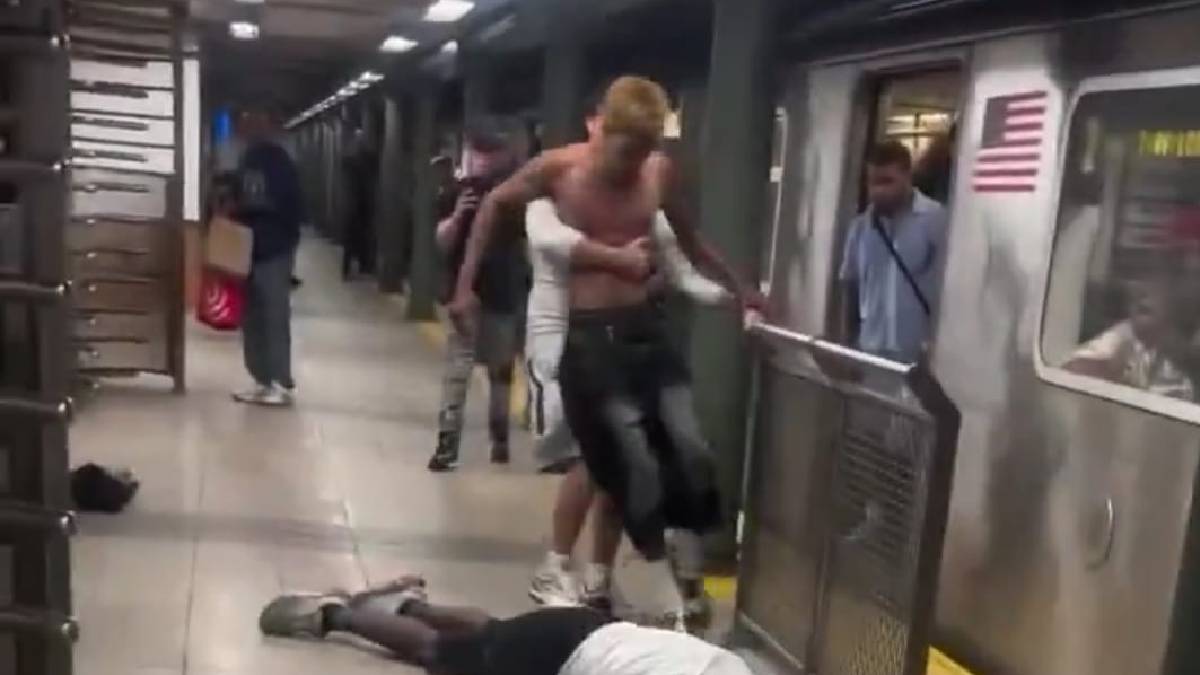 Chaos in Harlem: New York Subway Station Turns Into Battleground as Bystanders Step In to Prevent Further Violence
