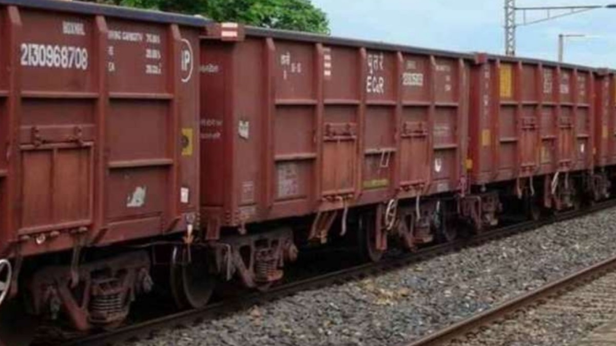 Ghaziabad-New Delhi Train Services Hit After Goods Train Derails | Photo Credit: x.com/InqalabNewsIN