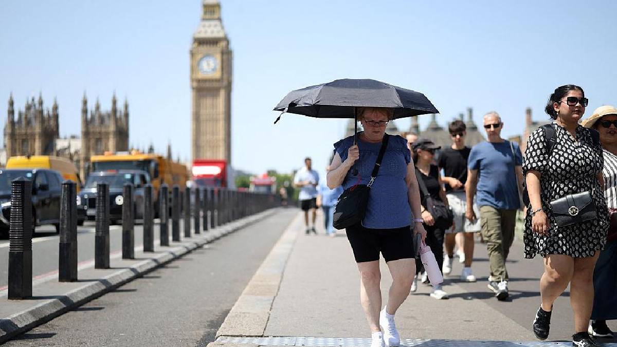 UK heatwave people walking in extreme heat | Photo Credit: https://www.instagram.com