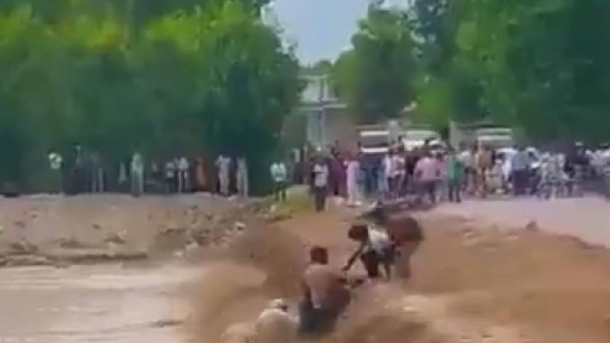 Rescue teams puling out the boys from the Uttar Pradesh river | Photo Credit: https://x.com/thetatvaindia