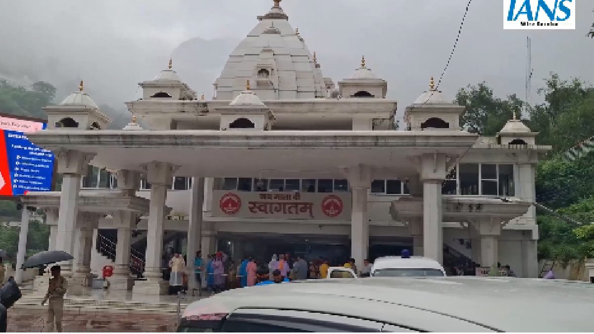 Vaishno Devi Yatra Resumes After Six-Day Halt, Thousands of Devotees Return
