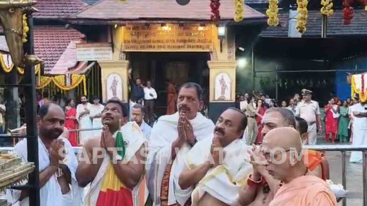 Kerala Chief Minister V.D. Satheesan Visits Kollur Mookambika Temple, Offers Special Prayers