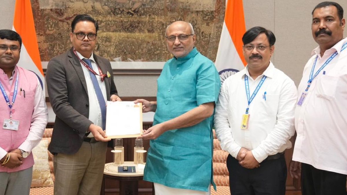 Vice President C.P. Radhakrishnan Submits Enumeration Form, Urges Citizens to Join Electoral Roll Revision Drive