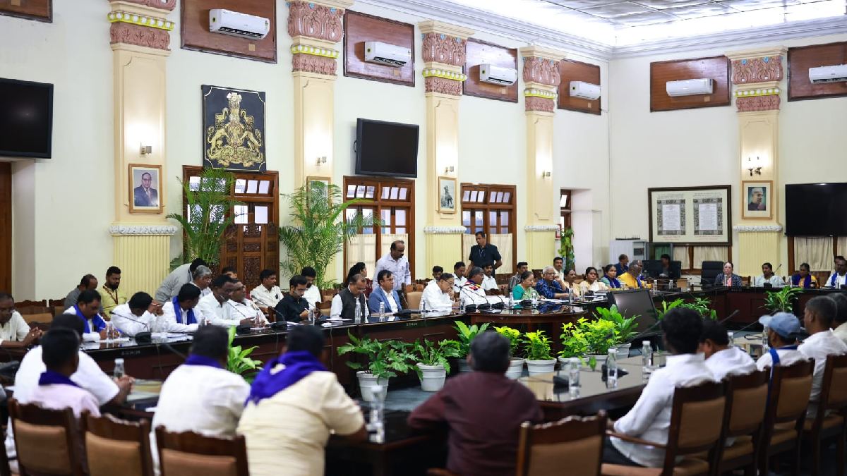 ಭೂಮಿ, ವಸತಿ,ಬ್ಯಾಕ್‌ಲಾಗ್ ಹುದ್ದೆ ಭರ್ತಿಗೆ ಕಠಿಣ ನಿರ್ಧಾರ - ದಲಿತ ಸಂಘಟನೆಗಳ ಮುಖಂಡರೊಂದಿಗೆ ಸರ್ಕಾರದ ಮಹತ್ವದ ಚರ್ಚೆ!!