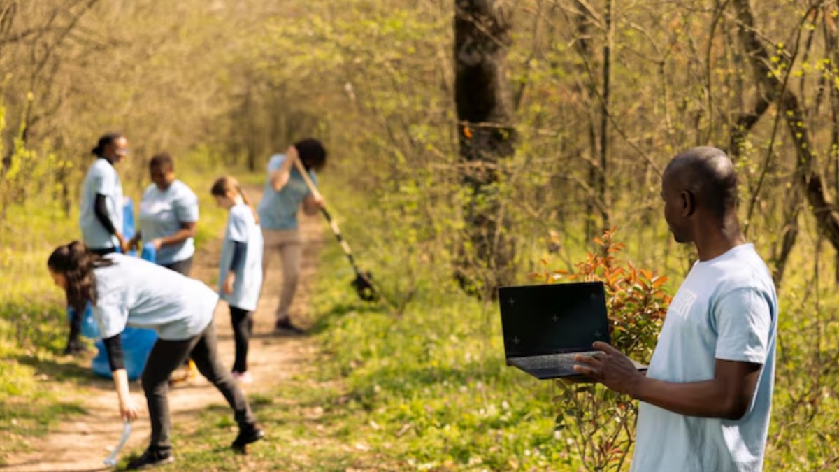 Why Digital Volunteerism Is the Future of Community Engagement | Photo Credit: https://www.magnific.com