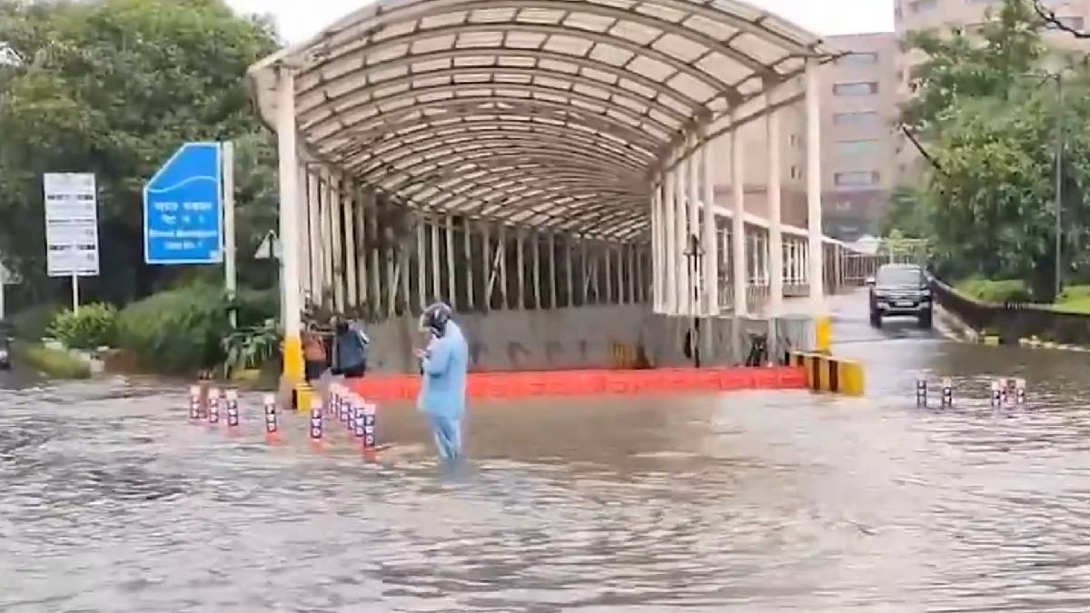 Waterlogging Reported Near Bharat Mandapam Following Heavy Rain in Delhi