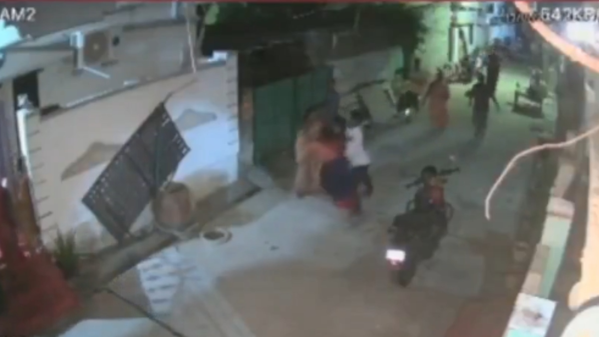 Woman Assaulted and Publicly Humiliated in Andhra Pradesh's Guntur; Police Arrest Accused