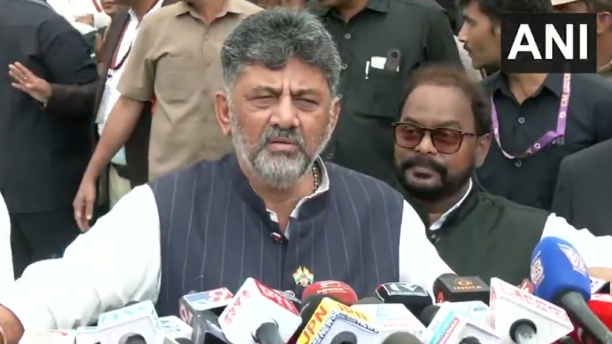 CM D.K. Shivakumar Meets Bidadi Farmers, Assures Action on Pending Notifications and Compensation