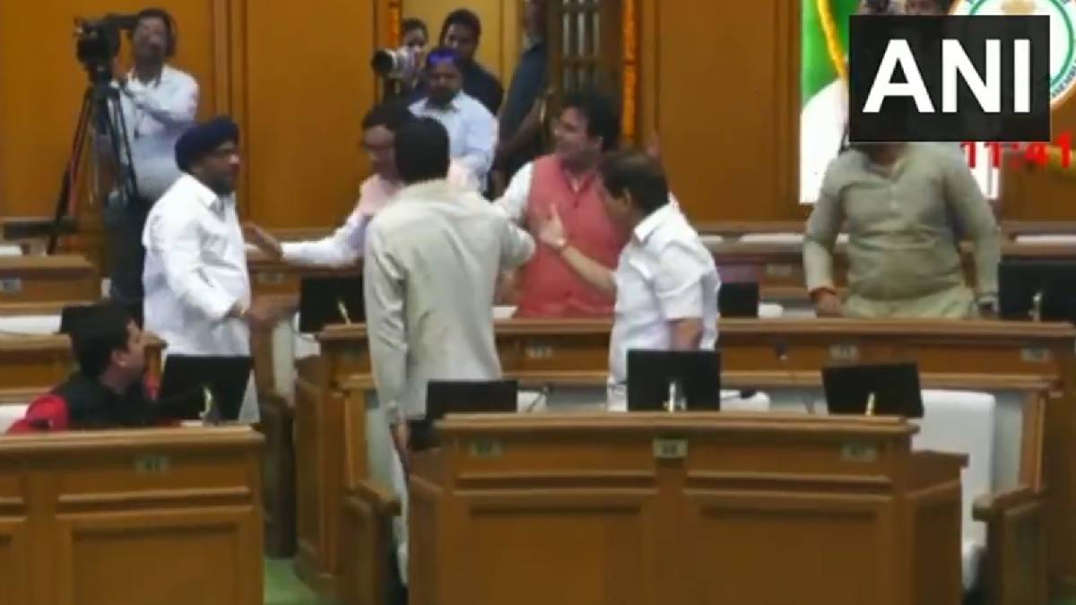 Scuffle Breaks Out Between AAP and BJP MLAs Inside Delhi Assembly
