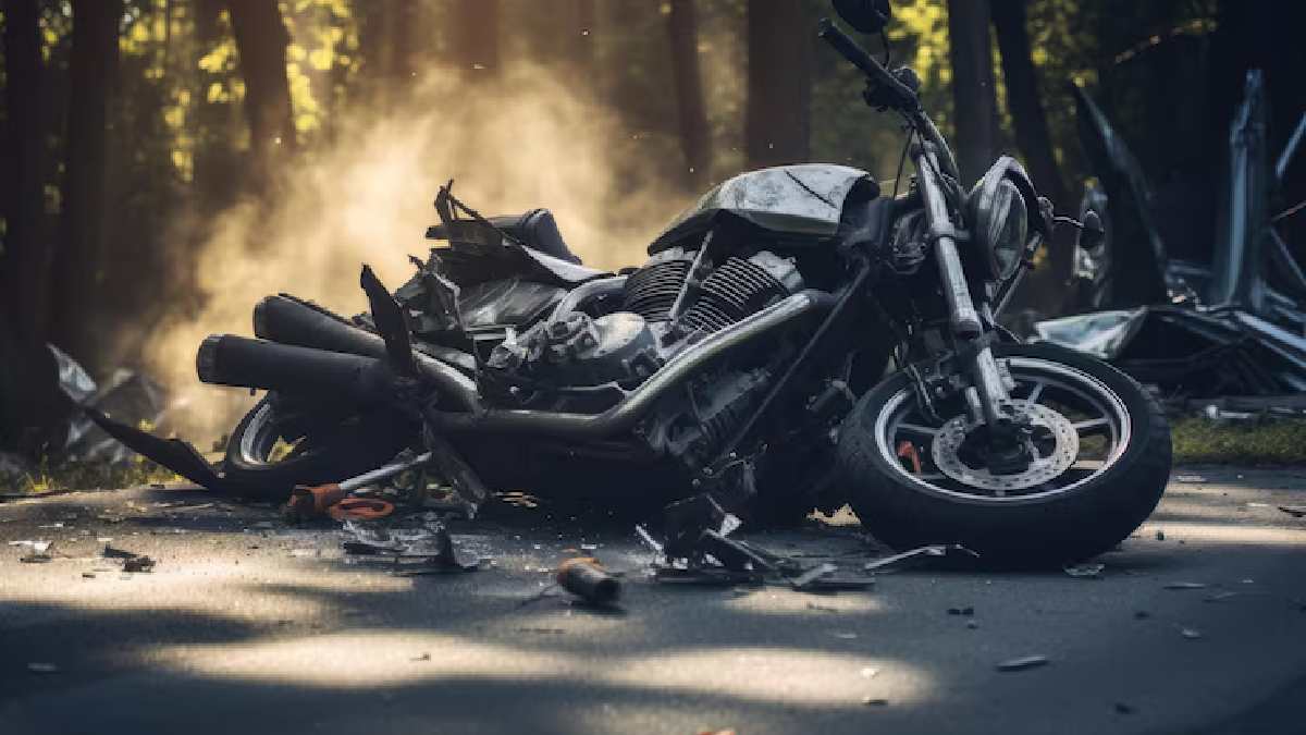 Keshod Road Accident: Husband and Wife Killed After Car Rams Into Motorcycle, CCTV Captures Crash