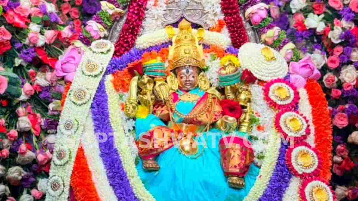 ನಾಡದೇವತೆ ಚಾಮುಂಡೇಶ್ವರಿಗೆ ವಿಶೇಷ ಶೃಂಗಾರ