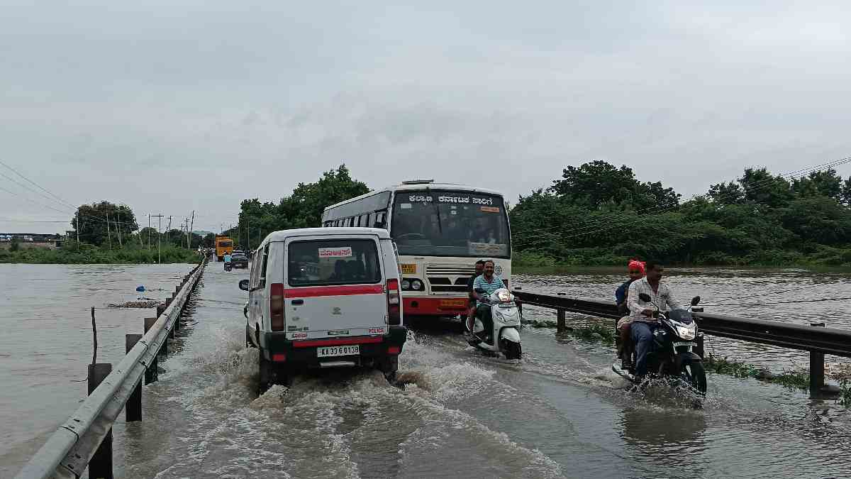 8th Bridge Submerged, Karnataka-Maharashtra Traffic Diverted