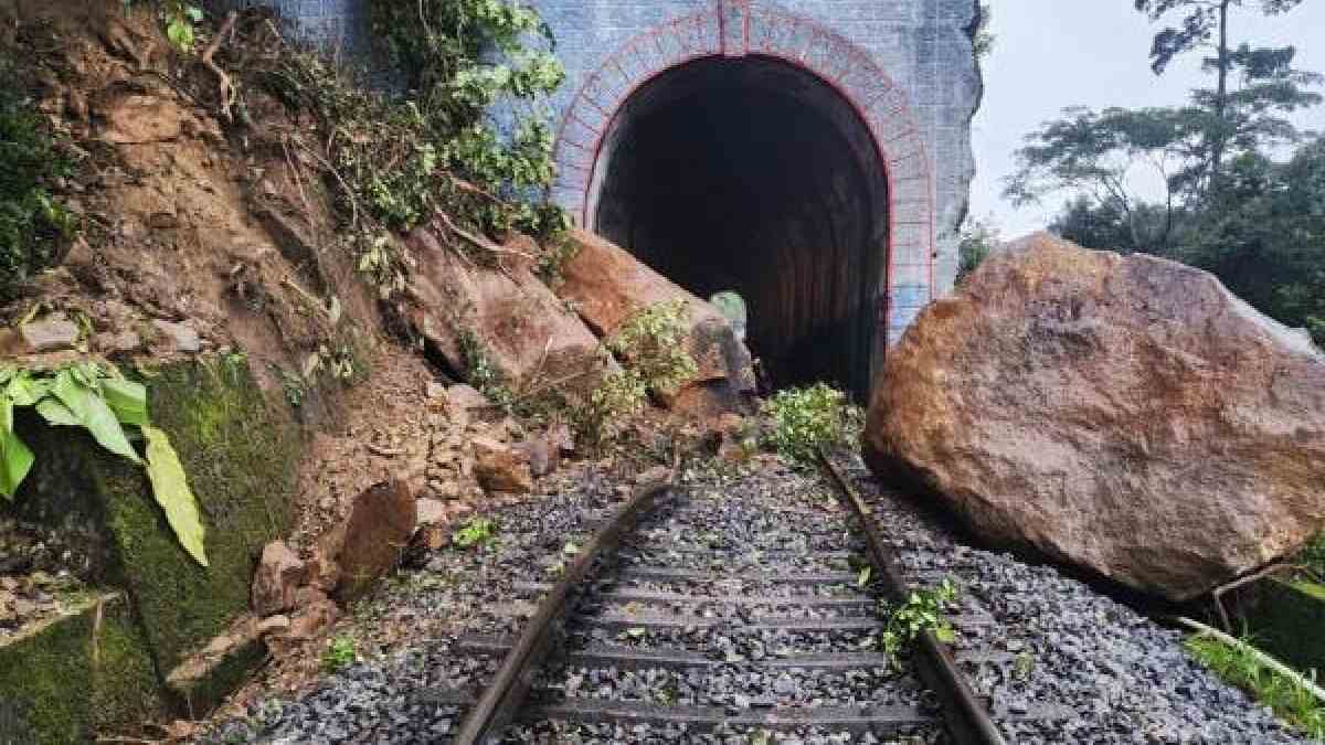 10 Trains Affected, Passengers Stranded in Hassan | Photo Credit: chatgpt