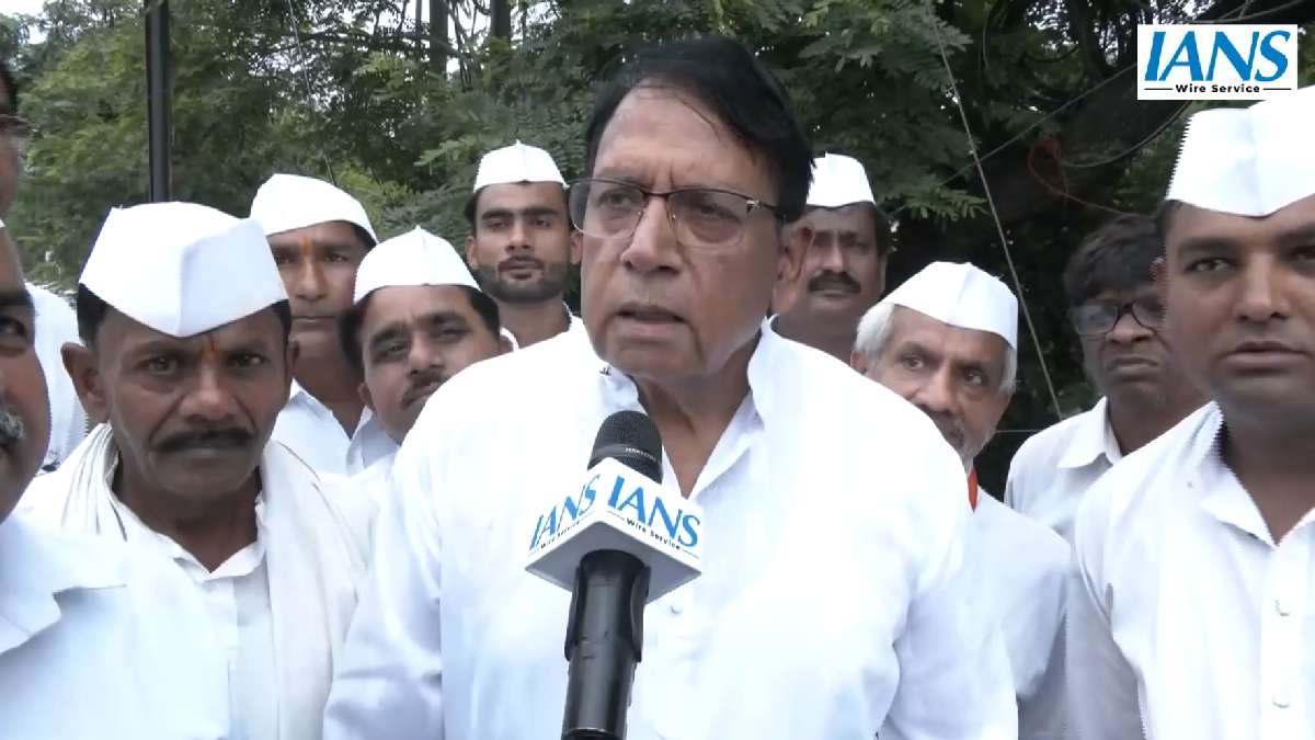 ‘ಫೈರ್ ಬ್ರಿಗೇಡ್’ನಿಂದ ಶಾಸಕರ ಕಾರಿಗೆ ವಾಟರ್ ಸರ್ವಿಸ್! ವೈರಲ್ ದೃಶ್ಯಕ್ಕೆ ಕಾಂಗ್ರೆಸ್ ಕೆಂಡಾಮಂಡಲ!!