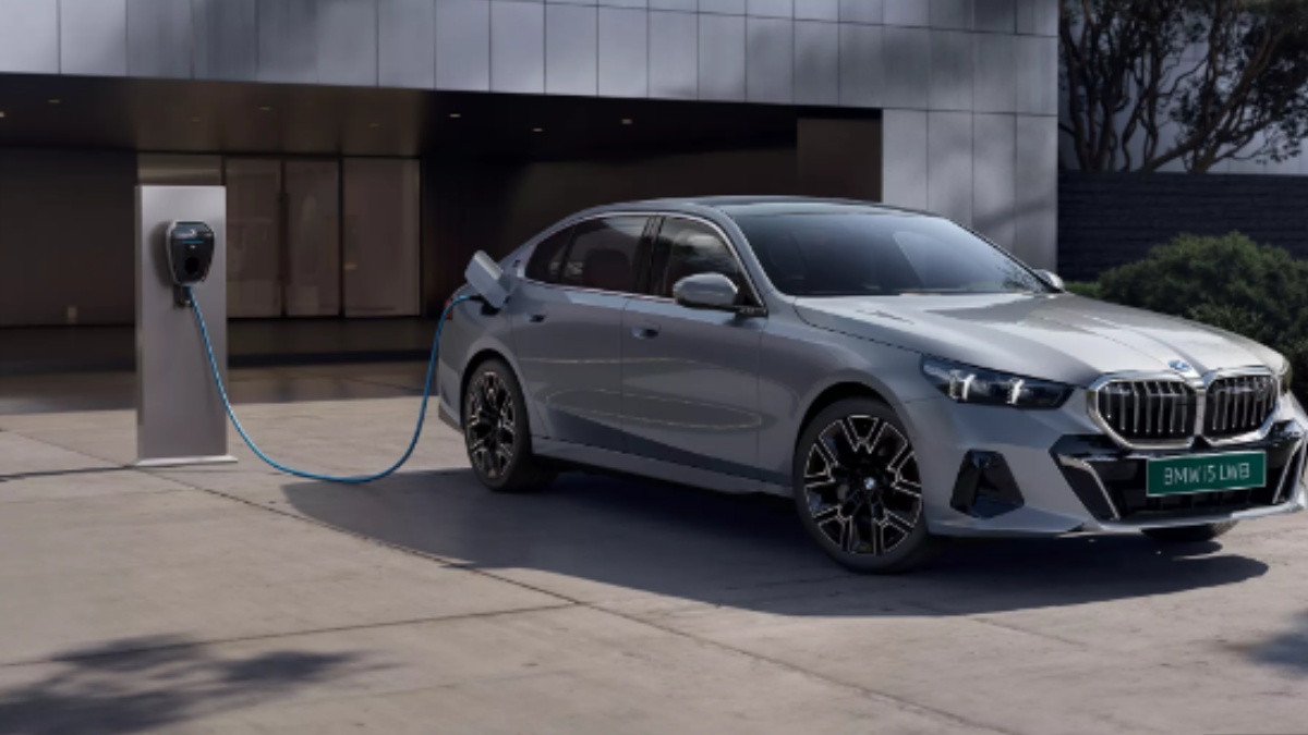 BMW i5 LWB Bookings Open in India: 669km Range, Luxury Features and Key Details