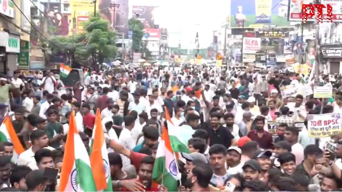 BPSC TRE-4 ವಿದ್ಯಾರ್ಥಿಗಳ ಆಕ್ರೋಶ - ಗಾಂಧಿ ಮೈದಾನದಿಂದ ಬಂದ ಮೆರವಣಿಗೆಗೆ ಪೊಲೀಸರ ತಡೆ!!