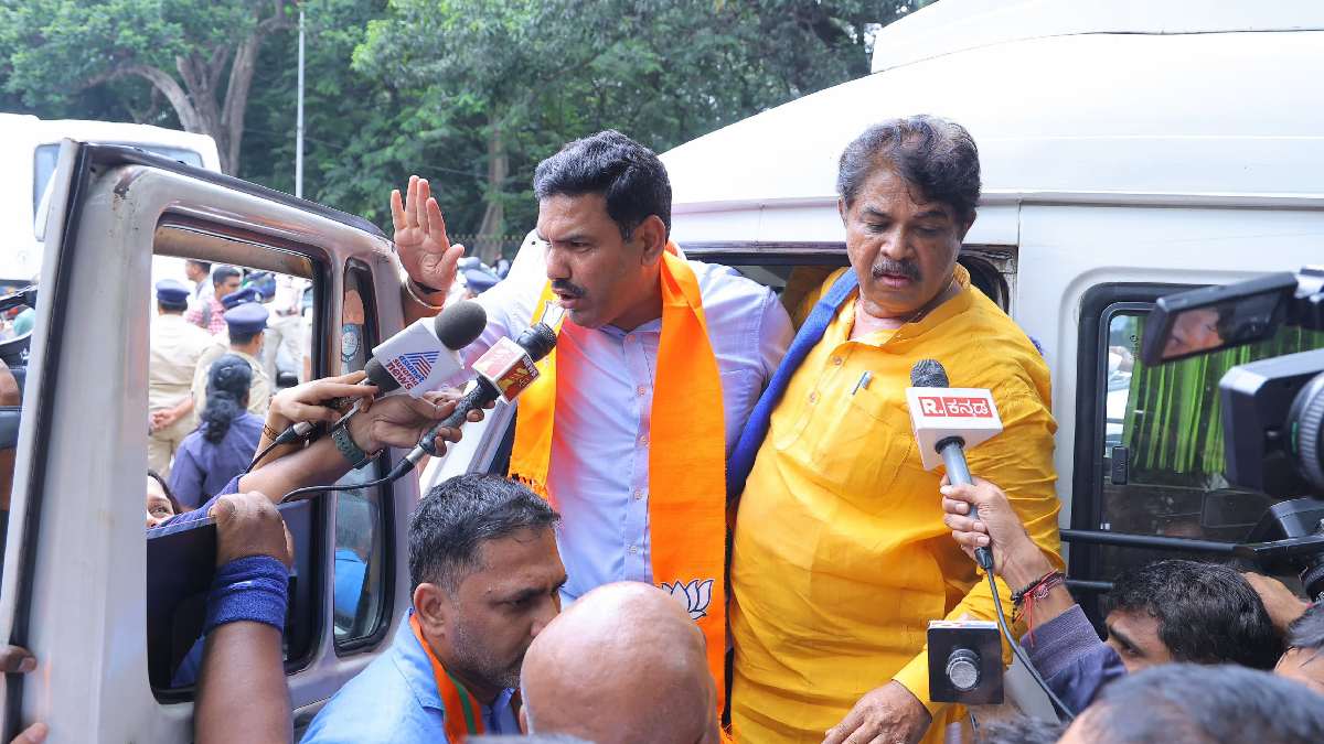 ನಾಗೇಂದ್ರ ವಜಾಕ್ಕೆ ಬಿಜೆಪಿ ಪಟ್ಟು; ವಿಧಾನಸೌಧ ಮುತ್ತಿಗೆ ಯತ್ನ, ವಿಜಯೇಂದ್ರ ಸೇರಿ ಹಲವರು ಅರೆಸ್ಟ್!!