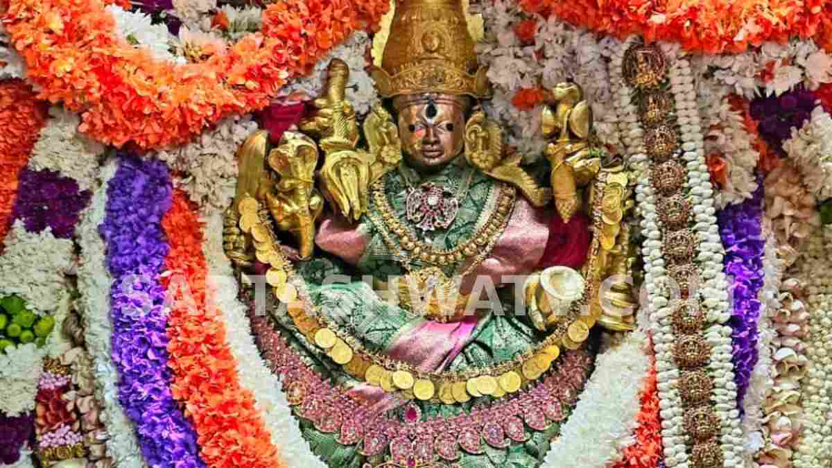 ಮೈಸೂರು ಚಾಮುಂಡಿ ಬೆಟ್ಟದಲ್ಲಿ ವರ್ದಂತೋತ್ಸವ ಸಂಭ್ರಮ - ವಿಶೇಷ ಅಲಂಕಾರದಲ್ಲಿ ಕಂಗೊಳಿಸಿದ ತಾಯಿ ಚಾಮುಂಡೇಶ್ವರಿ!!