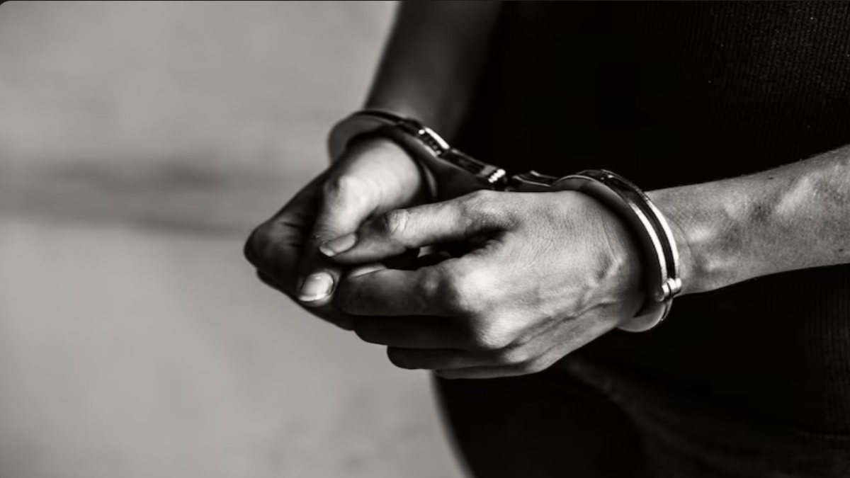 Chennai Police Inspector Arrested Over ₹40 Lakh Extortion Linked to Armstrong Murder Case | Photo Credit: https://www.magnific.com