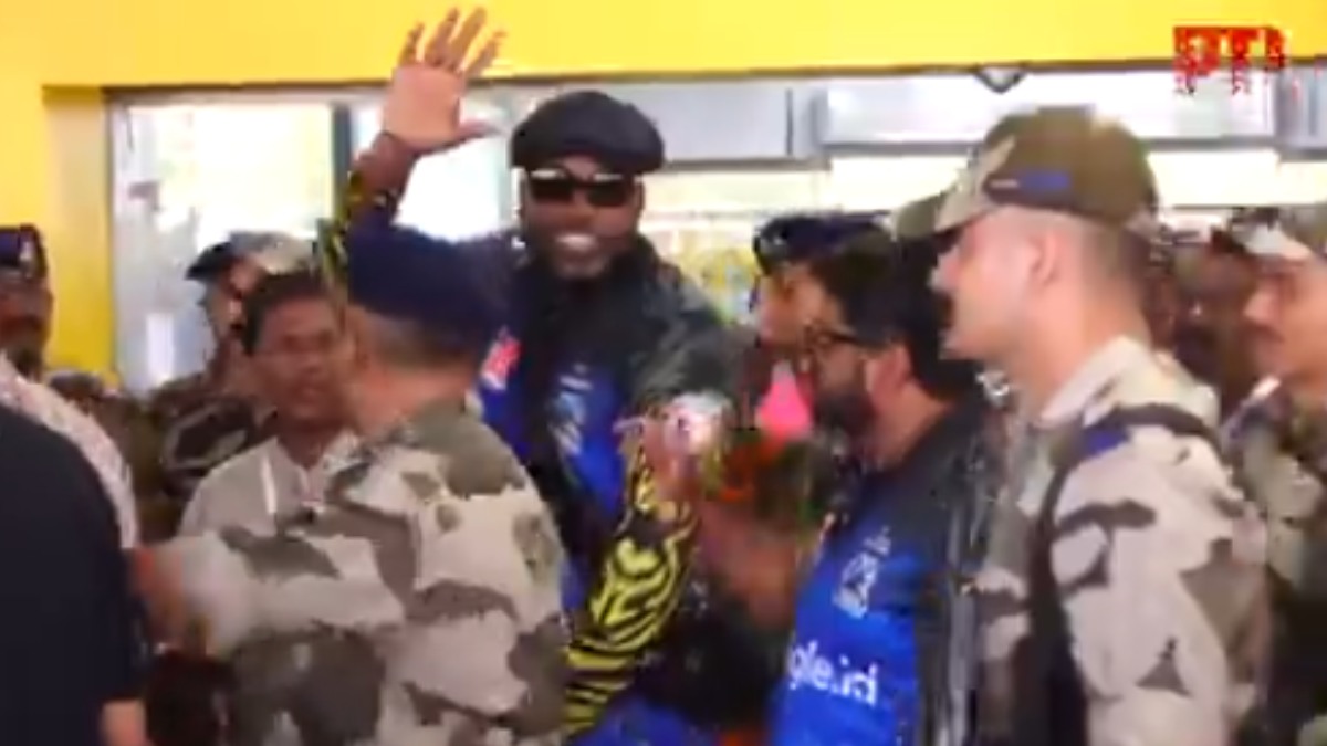 Chris Gayle Arrives in Thiruvananthapuram, West Indies Cricket Legend Gets Warm Welcome in Kerala