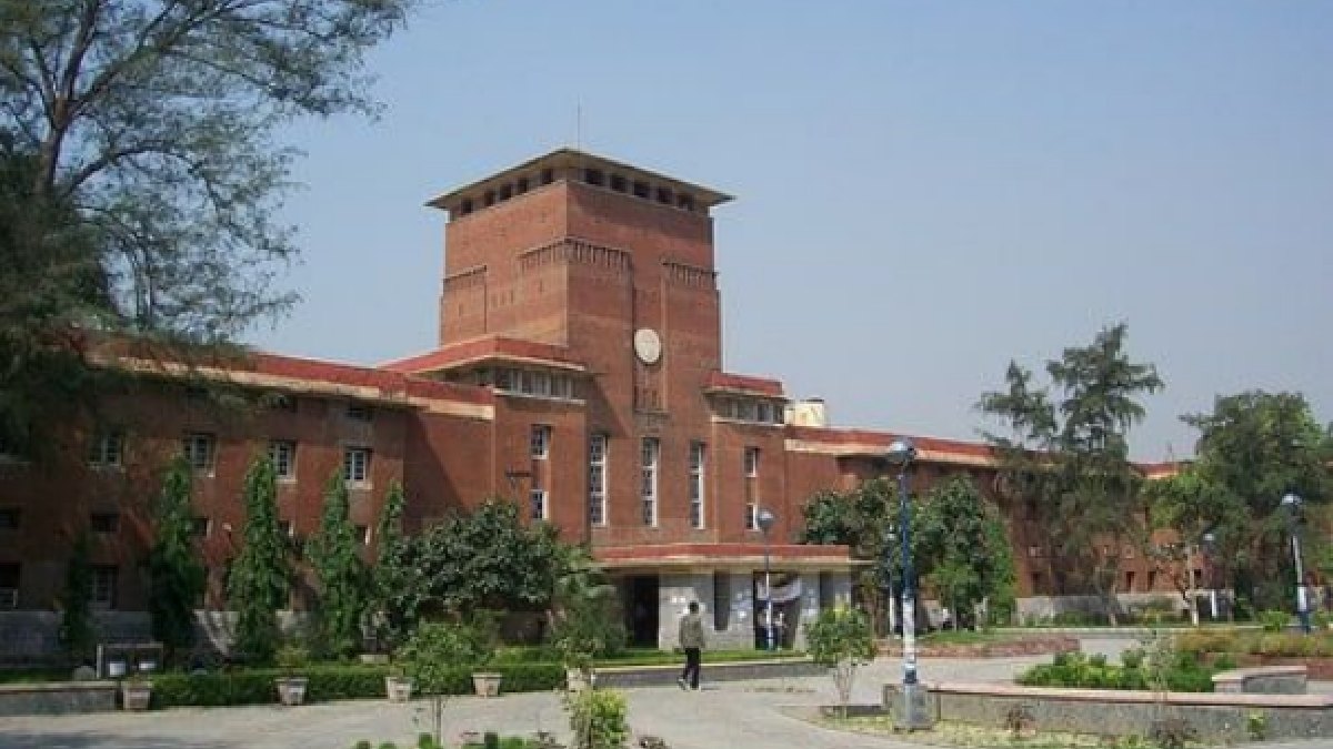 DU Allows Two Colleges to Admit UG Students Through Merit-Based Physical Mode Amid Admission Process