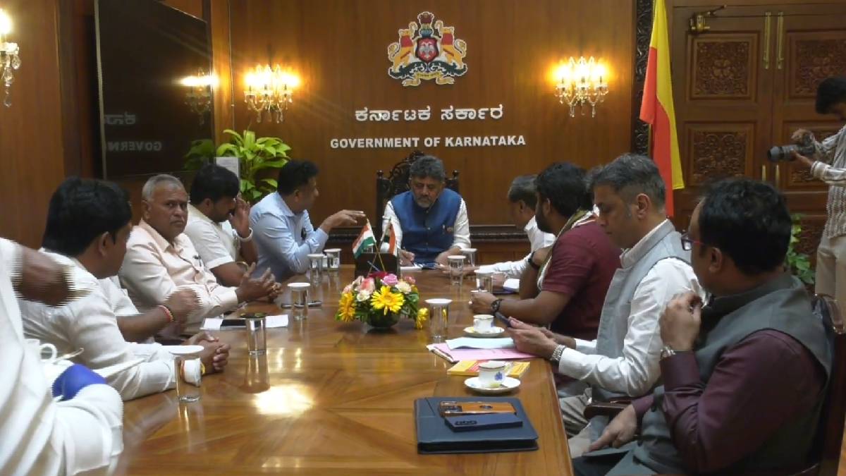DK Shivakumar Meets Kolar, Chikkaballapura MLAs Amid Discontent