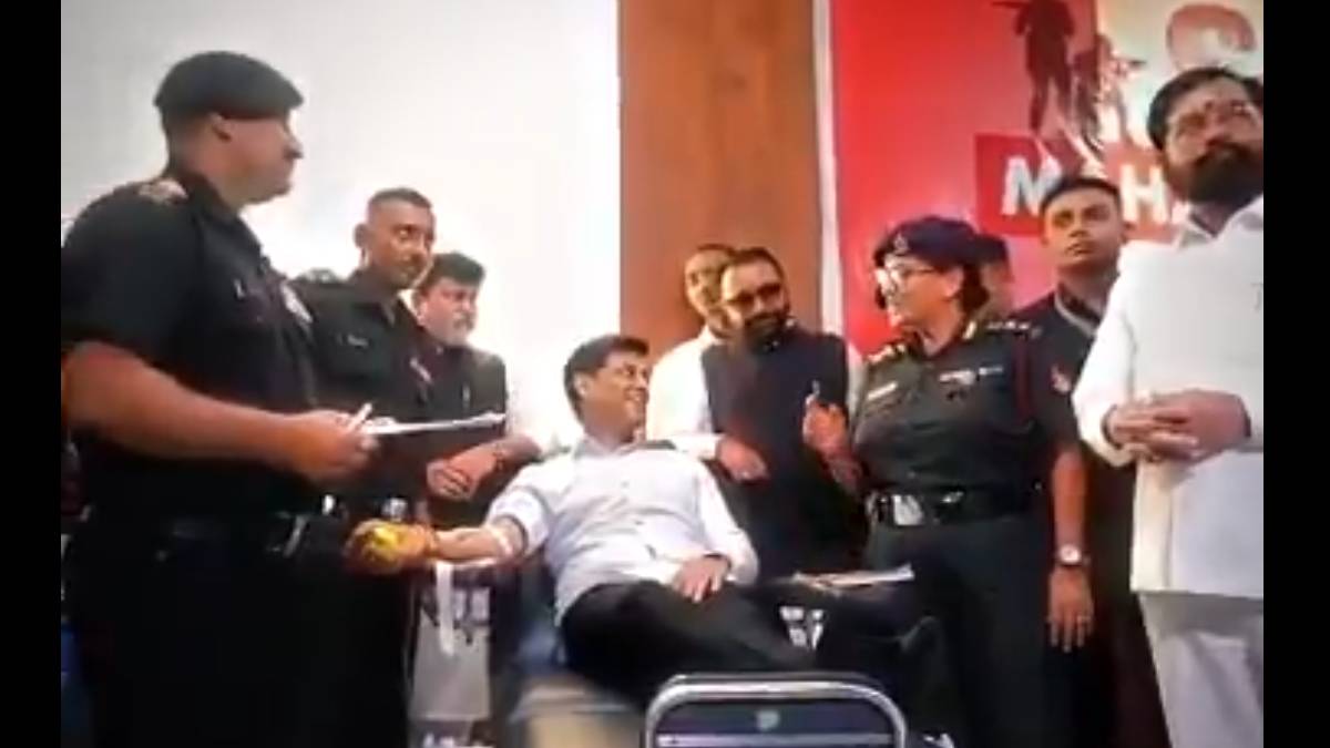 Dr. Shrikant Shinde Donates Blood at Delhi Cantt, Highlights Support for Armed Forces