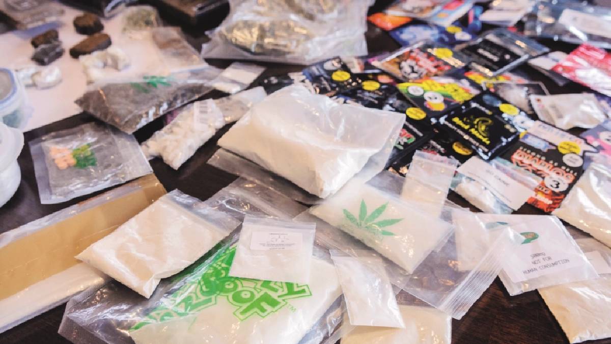 4738 grams of 'Methamphetamine' worth Rs. 9.40 crores was seized from Mumbai and UP