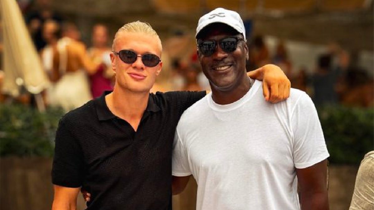 Erling Haaland poses beside Michael Jordan | Photo Credit: https://x.com/houseofheat