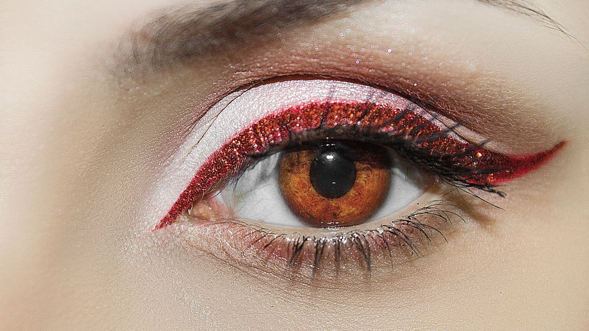 How to Apply Eyeliner