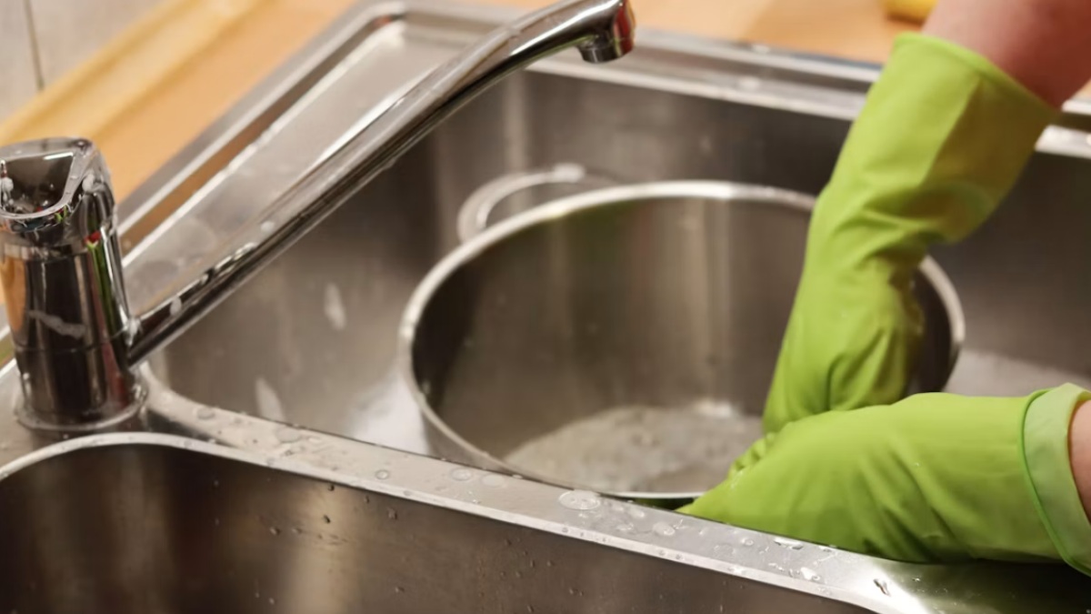 After Losing Corporate Job, Man Takes Dishwashing Job To Avoid Feeling Useless